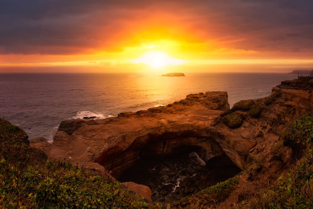 A photo of a sunset in Newport, Oregon.